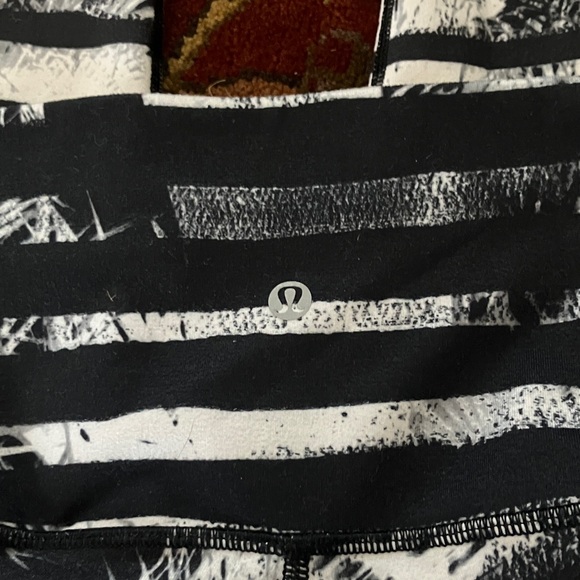 LULULEMON FULL LENGTH TIGHTS/LEGGINGS SMALL - Picture 4 of 4